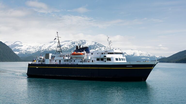 1024px-Ferry_on_Prince_William_Sound_at_Whittier